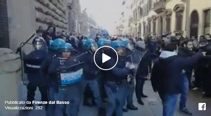 Firenze, migranti di sesto fiorentino caricati davanti alla questura ... Questura di firenze