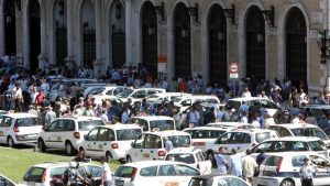 Roma sciopero taxi