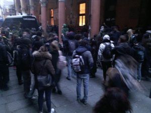 bologna-studenti-contro-polizia