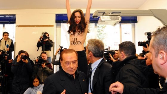 Berlusconi donna si spoglia