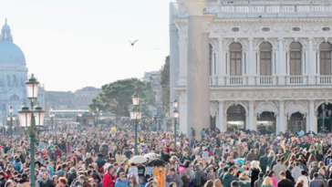 overtourism venezia immagine google