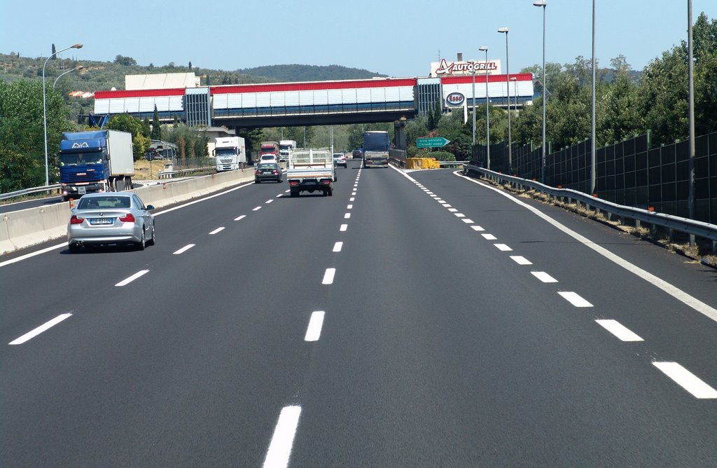 Scontro tra tifosi in Autogrill su A1 rissa tra supporter Torino e Bologna