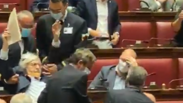 sgarbi_espulso